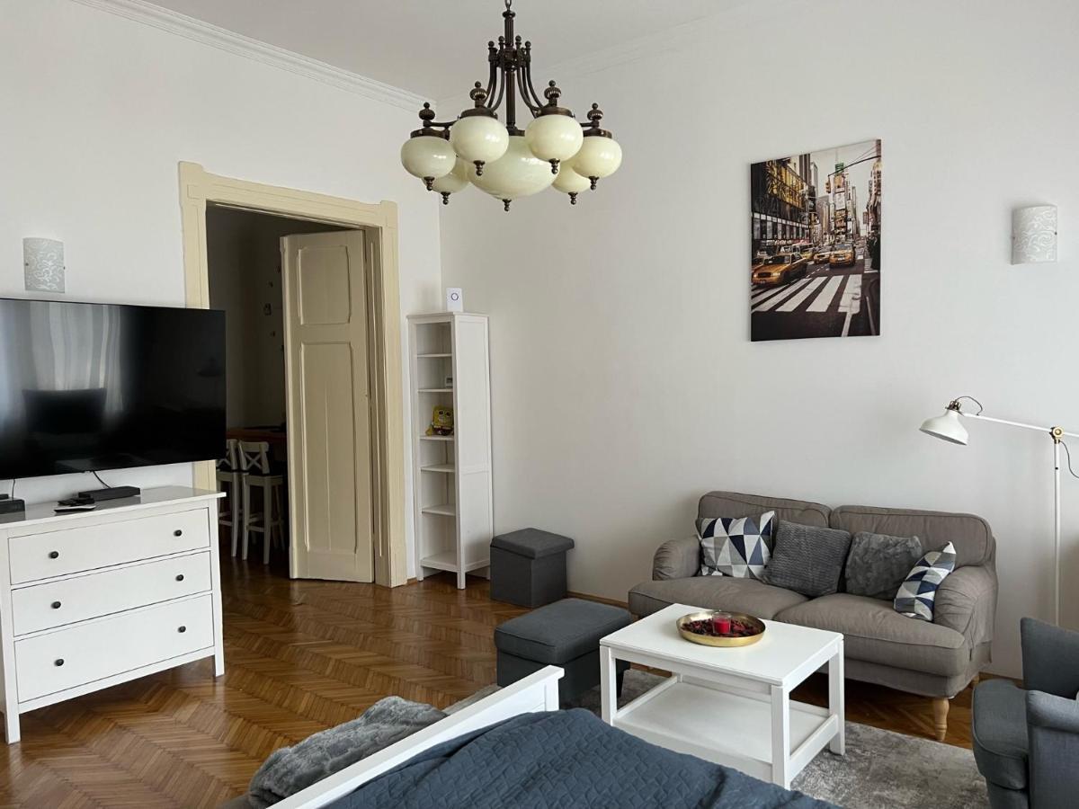 Sun City Apartment Сегед Екстериор снимка